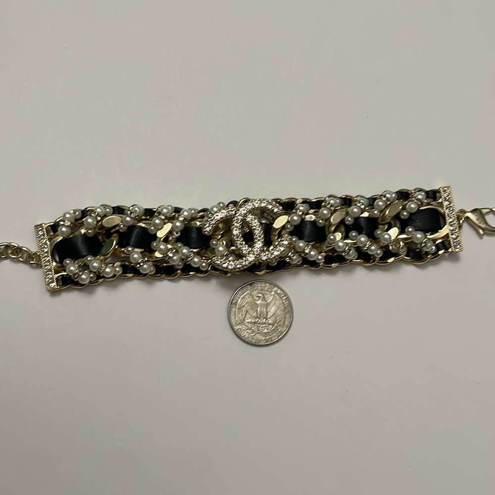 Chic Black and Gold Bracelet with Pearl Accents